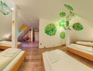 Voodi või voodid majutusasutuse Labyrinth Hostel Weimar toas