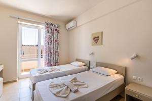 Posteľ alebo postele v izbe v ubytovaní Hotel Kathrin Beach