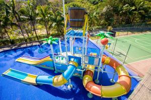 a water park with a water slide on a court at Thermas All Inclusive Resort Poços de Caldas in Poços de Caldas