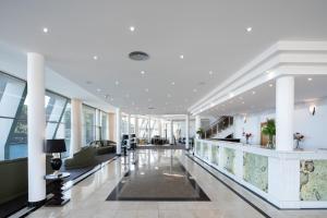 El vestíbulo o zona de recepción de Angra Marina Hotel