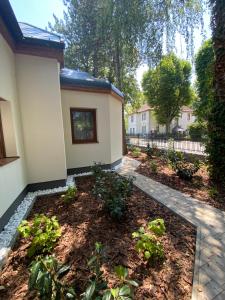 a garden in front of a house at Karinthy ház in Siófok