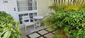 Taman di luar Beryls at Seawind on the Bay , Montego Bay , Jamaica