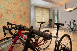 Fitness centrum a/nebo fitness zařízení v ubytování The Originals Boutique, Hôtel de la Balance, Montbéliard