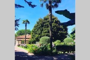 Zahrada ubytování Villa de charme parc fleuri, arboré et piscine à BIARRITZ