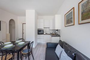 a living room with a couch and a table at Casa Anna in Riva del Garda