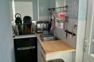 Dapur atau dapur kecil di Peaceful House in the Centre of City