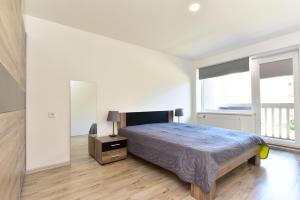 Een bed of bedden in een kamer bij Apartment Ventspils