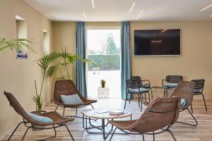 a waiting room with chairs and a flat screen tv at Holiday Suites Nieuwpoort in Nieuwpoort