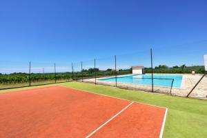Tenis a/nebo squash v ubytování Alavanda Poreč - app s bazenom nebo okolí