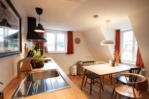 a kitchen and dining room with a sink and a table at Dudenhaus Soest / Anno 1554 / Am Brauhaus Zwiebel in Soest