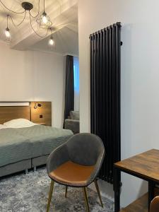 Un pat sau paturi într-o cameră la Altrimo Hotel