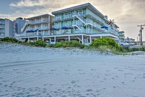 Galeriebild der Unterkunft Wildwood Crest Beachfront Home with Shared Pool! in Wildwood Crest