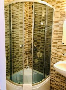 Koupelna v ubytování Pensiunea Kalinder + 42 fotografií