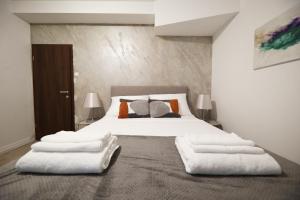 Posteľ alebo postele v izbe v ubytovaní Beachfront Apartments and Rooms