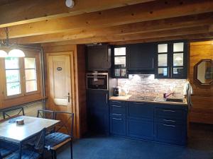 Kuhinja ili čajna kuhinja u objektu Chalet Beauroc