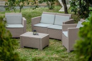 Ein Sitzbereich in der Unterkunft Apartment in Mundanije with Seaview, Terrace, Air condition, WIFI (3748-3)