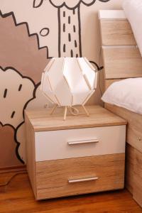 Posteľ alebo postele v izbe v ubytovaní Uránia Apartmanház