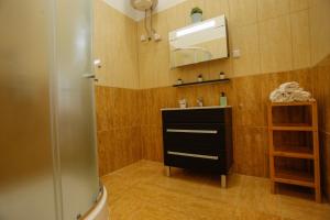 Kúpeľňa v ubytovaní Uránia Apartmanház + 37 fotografií