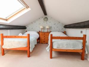 A bed or beds in a room at Jam Pot Cottage