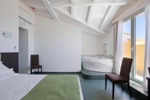 Postel nebo postele na pokoji v ubytování Dipendenza Hotel Bellavista
