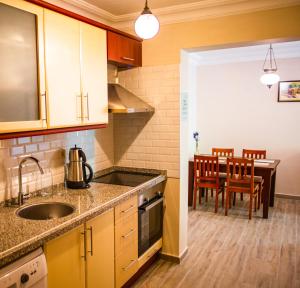Кухня или мини-кухня в Dores Residence
