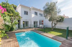 a swimming pool in front of a house at Lovely villa with 3 bedrooms and swimming pool in Cascais