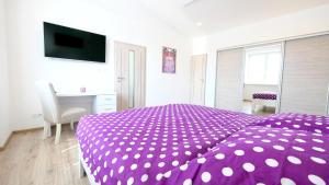 Postel nebo postele na pokoji v ubytování Apartmán u Louckého kláštera 2 plus KK + 3 fotografie