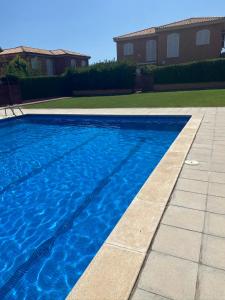 Bazén v ubytovaní Apartamento En Miami Platja alebo v jeho blízkosti + 4 fotografie