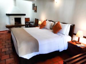Ένα ή περισσότερα κρεβάτια σε δωμάτιο στο Hotel Mesón de los Virreyes