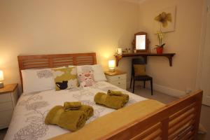 A bed or beds in a room at Hygge Somerset