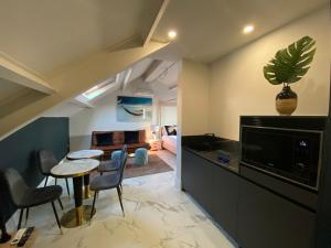 a kitchen and living room with a table and chairs at SUITE 1907 GIJON in Gijón