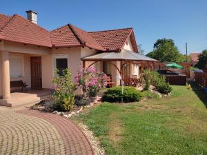 Zahrada ubytování Aqua Azur Apartman