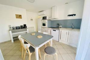 a kitchen with a table and chairs and a sink at Chez Dedette in Mareuil-sur-Cher