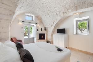 A television and/or entertainment centre at Masseria Villa Verde