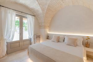 A bed or beds in a room at Masseria Villa Verde