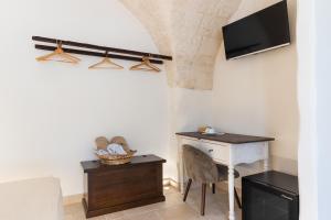 A television and/or entertainment centre at Masseria Villa Verde