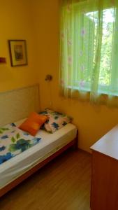 Postel nebo postele na pokoji v ubytování Candy apartman Siófok