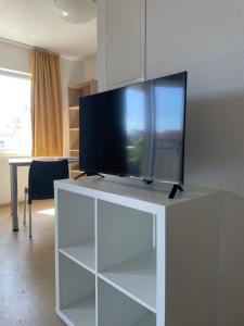 Телевизор и/или развлекательный центр в NorthApartments Dresden