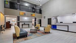 Lobby o reception area sa Best Western Knoxville Airport / Alcoa, TN