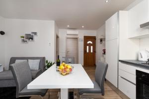 Kuchyň nebo kuchyňský kout v ubytování Apartman Palada