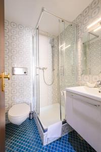 a bathroom with a shower and a toilet and a sink at Hotel Kaspar Garni in Siegburg