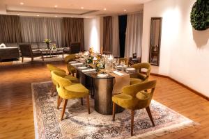 Posezení v ubytování Trademark Hotel, a Member of Design Hotels