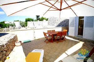 A balcony or terrace at Pavon House Yellow - Villetta nuova 80 mt dal mare 3 km da spiagge Torre San Giovanni