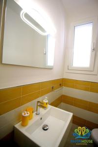 Kép Pavon House Yellow - Villetta nuova 80 mt dal mare 3 km da spiagge Torre San Giovanni szállásáról Capilungóban a galériában
