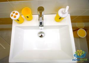 A bathroom at Pavon House Yellow - Villetta nuova 80 mt dal mare 3 km da spiagge Torre San Giovanni