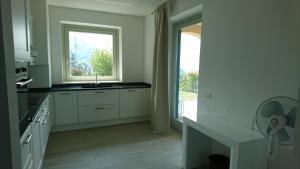 Kuchyň nebo kuchyňský kout v ubytování Lakecomoweb Apartments