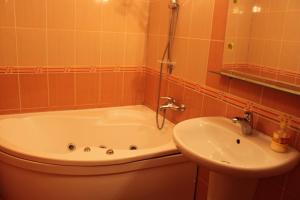 Um banheiro em Apart-Hotel on Preobrajenskaya 24