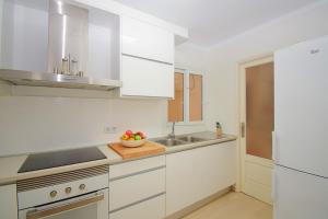 Kuchyň nebo kuchyňský kout v ubytování 134 Apartamento Pins-Tugores by Mallorca Charme