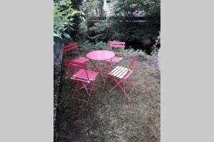Zahrada ubytování Loft Haut de Gamme Centre Montargis, Place de Parking, Local à vélos, Linge de lits et serviettes, coin rivière amenagé, Hamac, Épicerie, Vélos en option, Tout confort jusqu'à 4 voyageurs