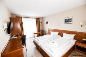 Postel nebo postele na pokoji v ubytování Hotel Blutenburg